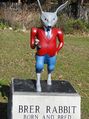 Brere Rabbit statue in Eatonton Georgia.